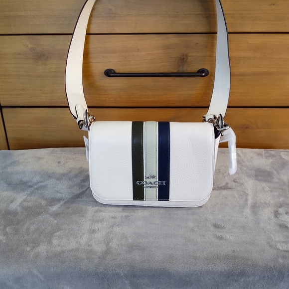 Coach Handbags - Coach Jes messanger  bag